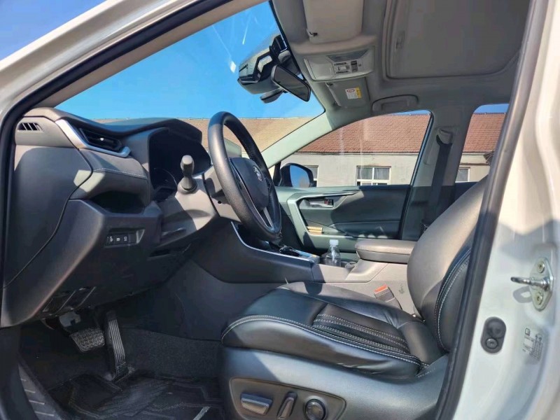 枣庄22年丰田RAV4荣放4