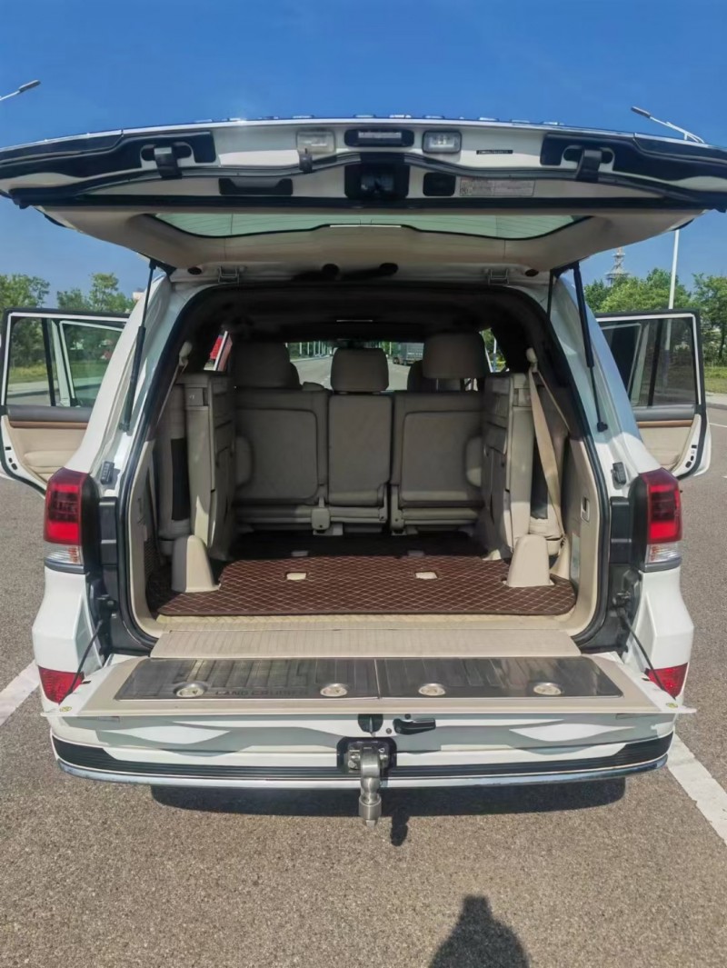 济宁20年丰田兰德酷路泽8