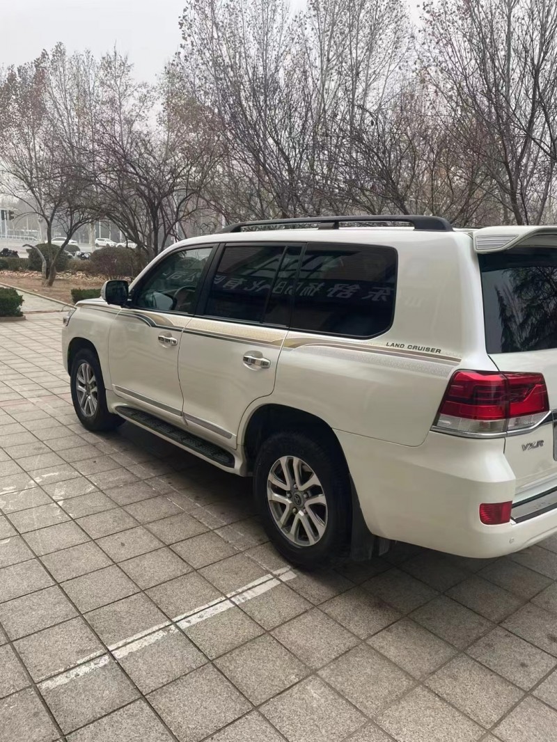 济宁16年丰田兰德酷路泽3