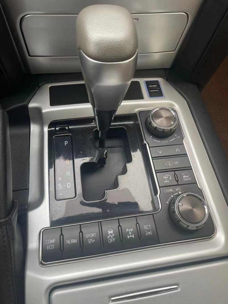 济宁16年丰田兰德酷路泽8