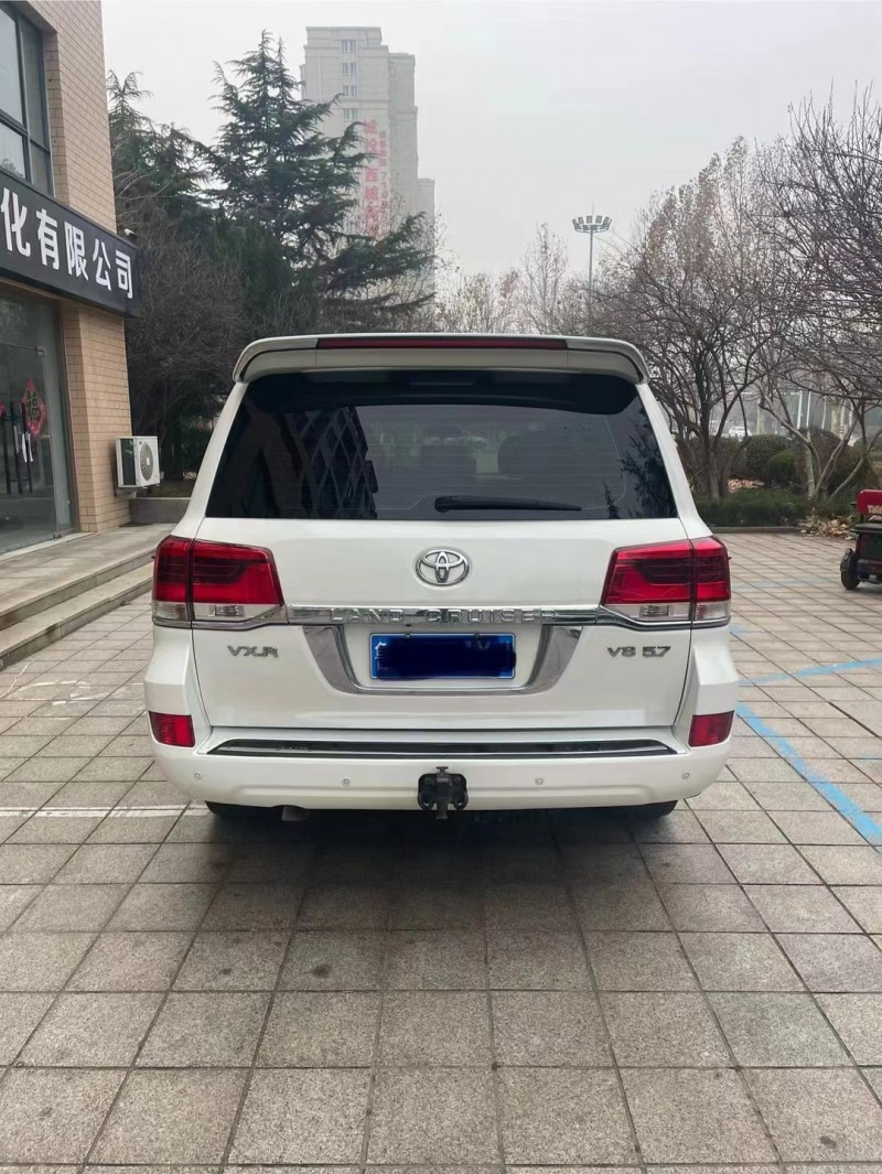 济宁16年丰田兰德酷路泽9