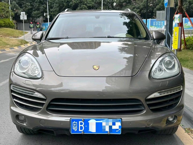 深圳12年保时捷卡宴1