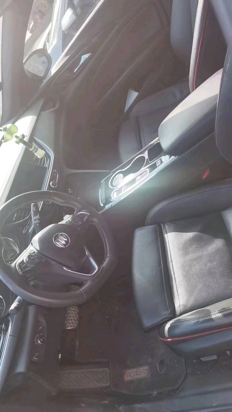 深圳21年别克君威8