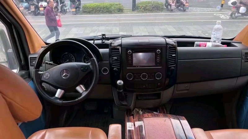 嘉兴19年奔驰斯宾特8