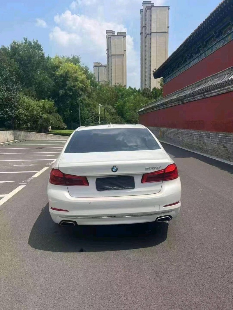 济宁19年宝马5系9