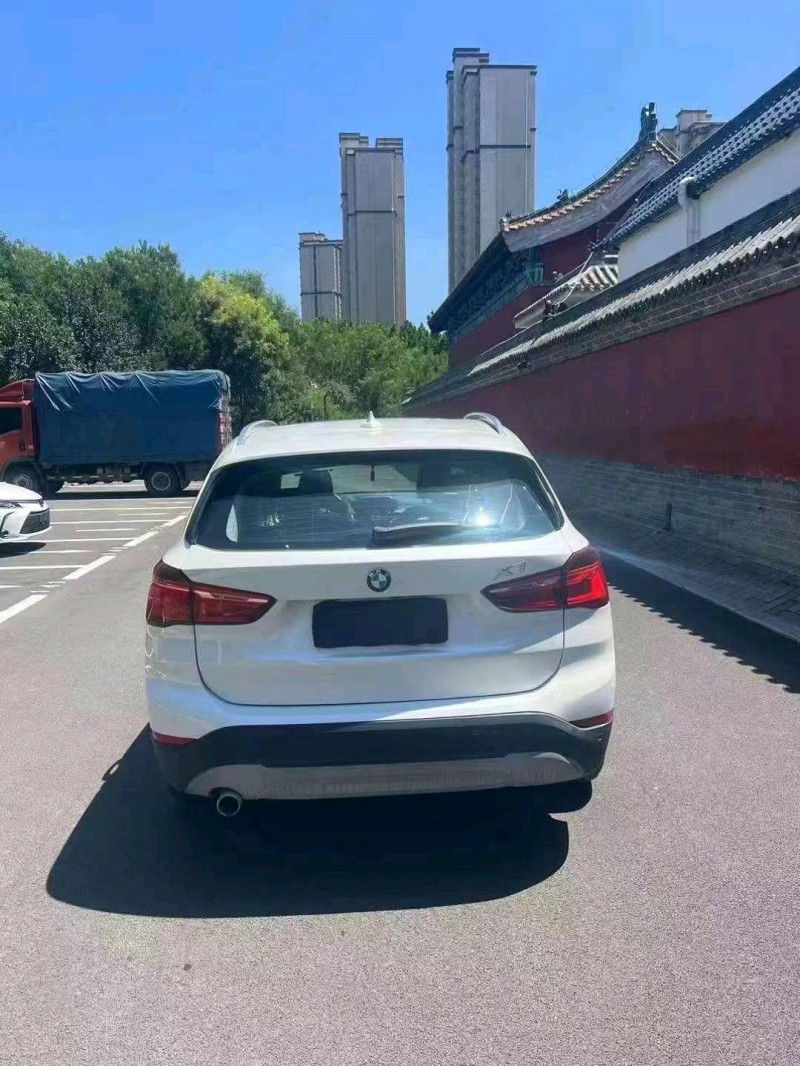 济宁18年宝马X19