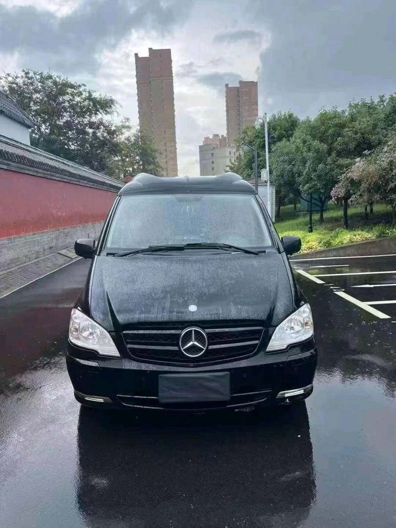 济宁13年奔驰威霆1