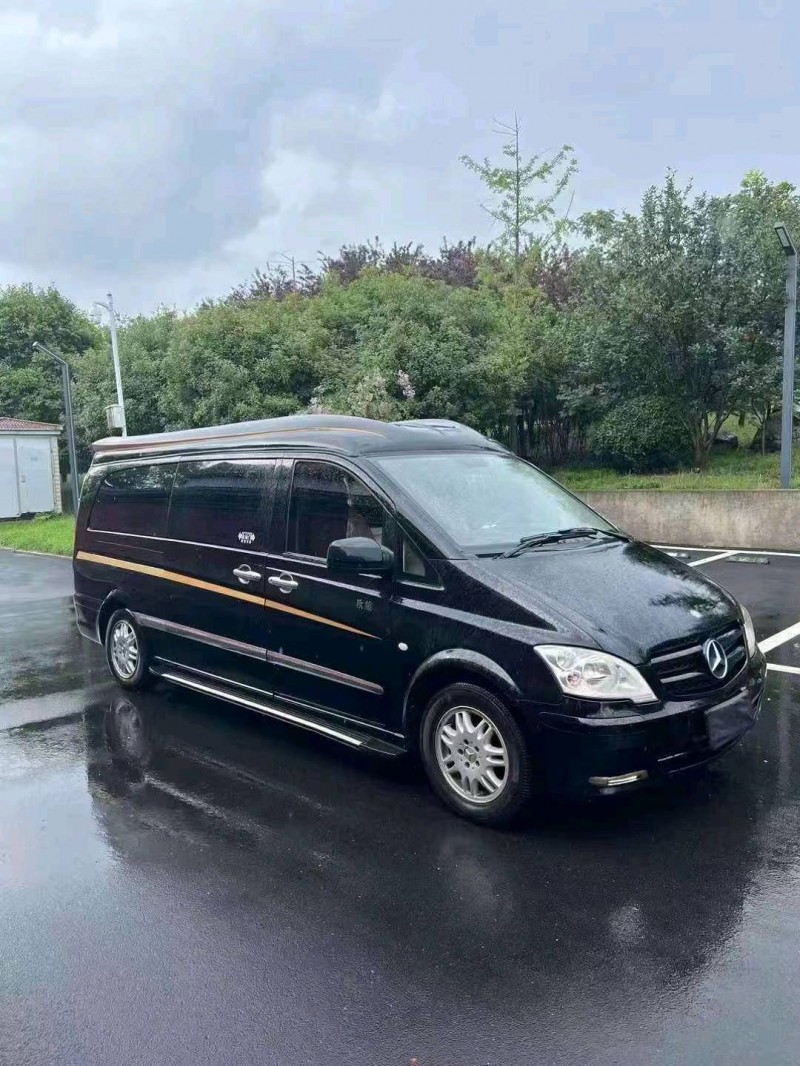 济宁13年奔驰威霆3