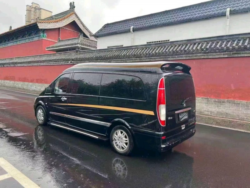 济宁13年奔驰威霆5