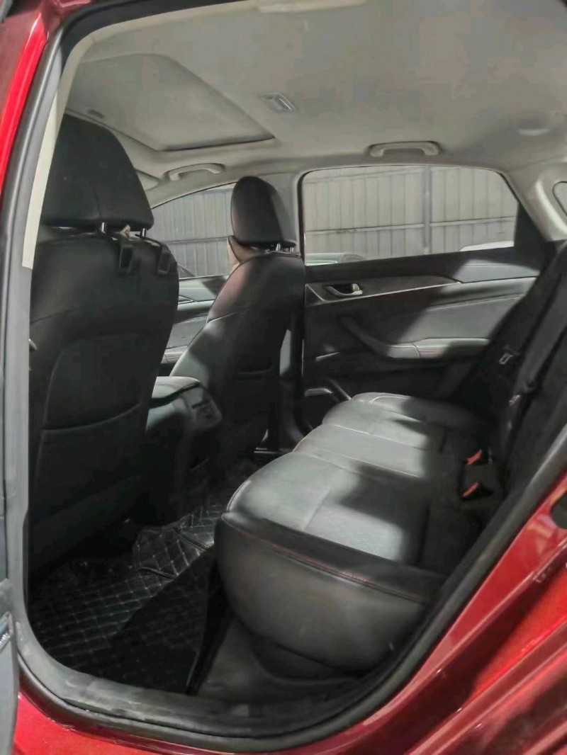 中山20年长安汽车逸动5