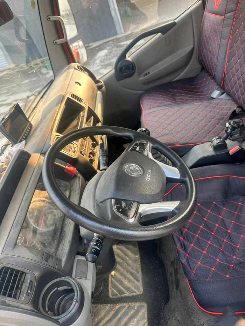 济南23年东风多利卡8