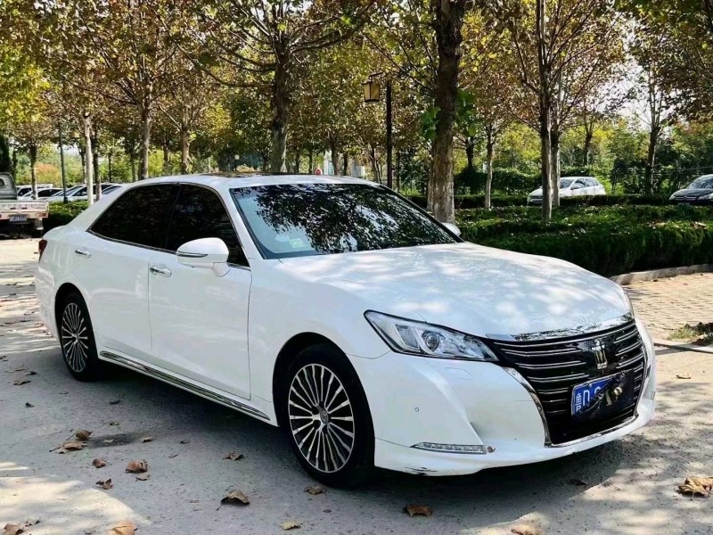 聊城19年丰田皇冠6