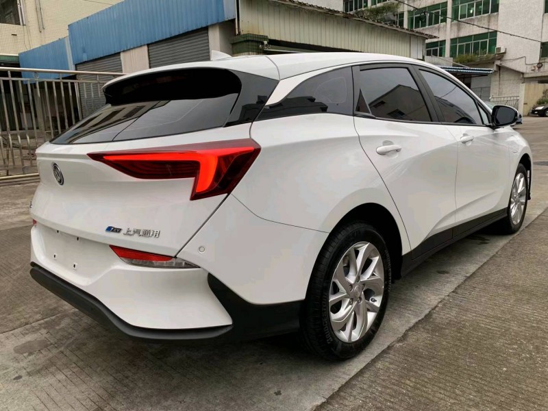 中山24年别克微蓝4