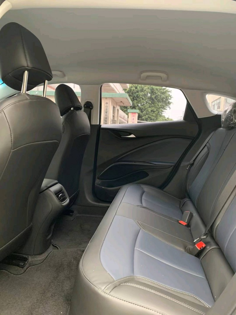 中山24年别克微蓝6