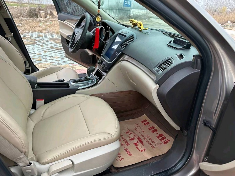 徐州13年别克君威7