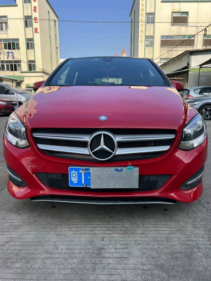 中山17年奔驰B1