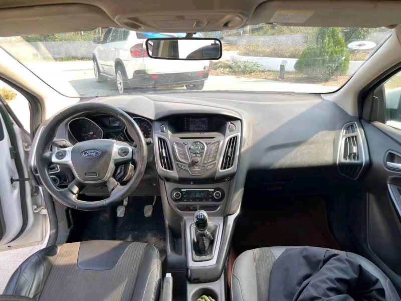 青岛14年福特福克斯5