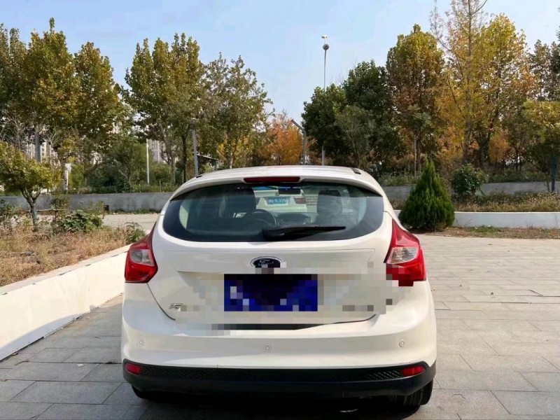 青岛14年福特福克斯9