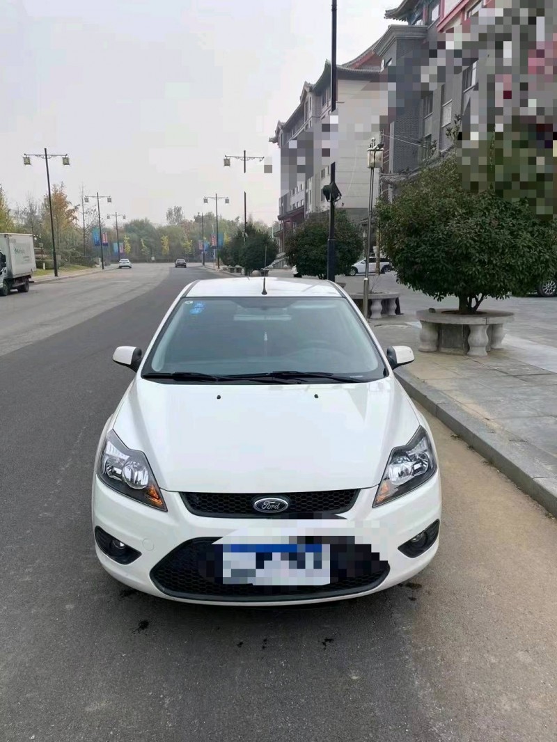 济宁16年福特福克斯1