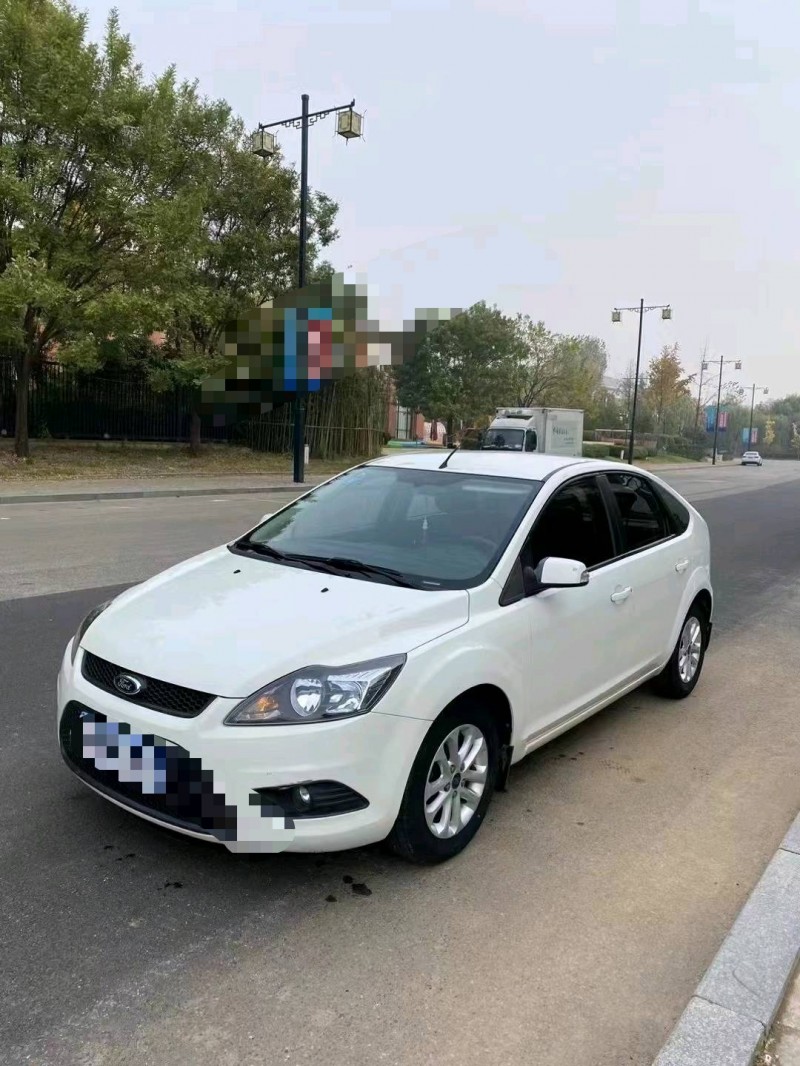 济宁16年福特福克斯3