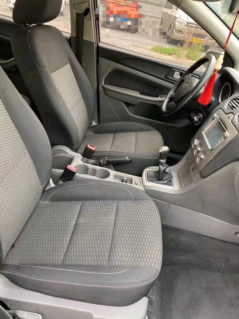 济宁16年福特福克斯6