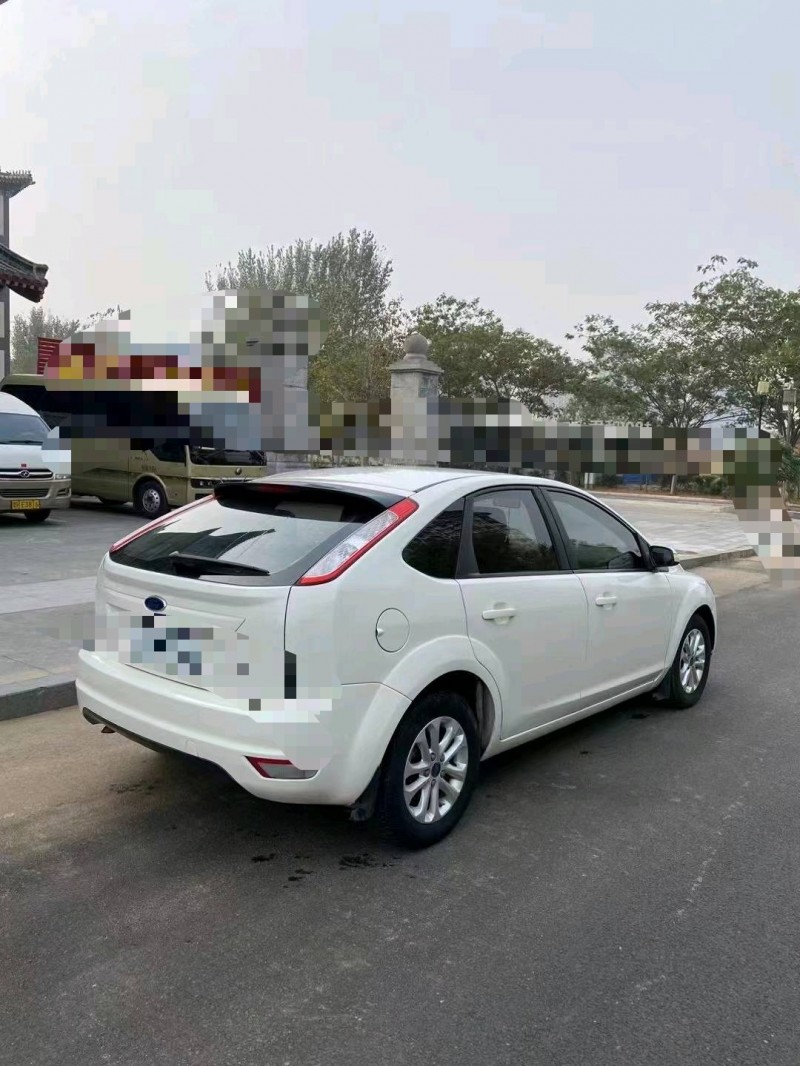 济宁16年福特福克斯8