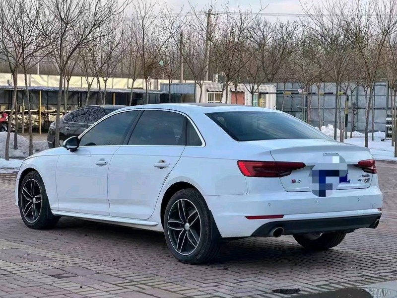 济宁17年奥迪A4L8