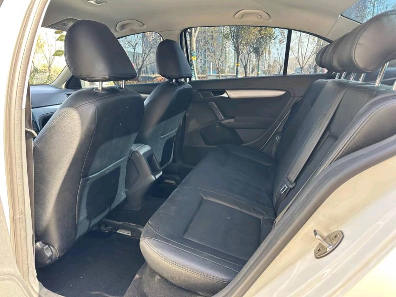 济宁17年大众朗逸5