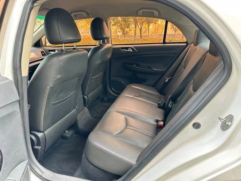 济宁17年比亚迪e56