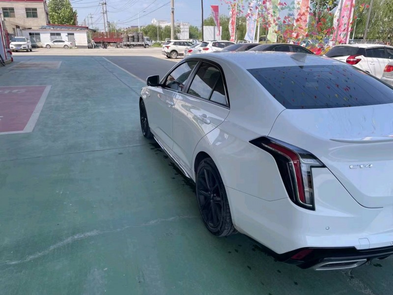 保定21年凯迪拉克XT44