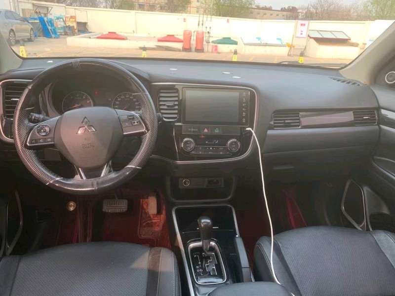 保定18年三菱欧蓝德6