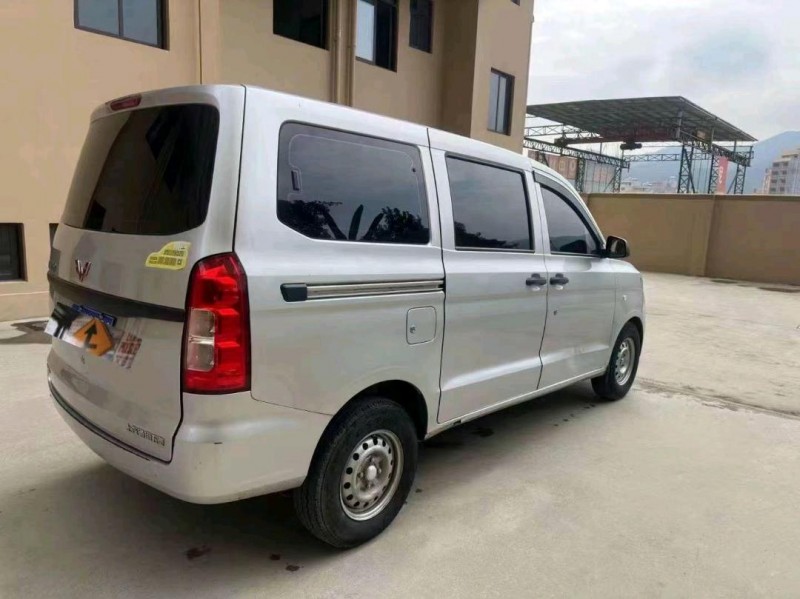 桂林21年五菱汽車宏光7