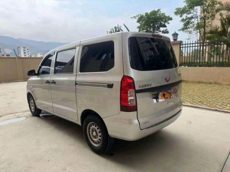 桂林21年五菱汽車宏光9