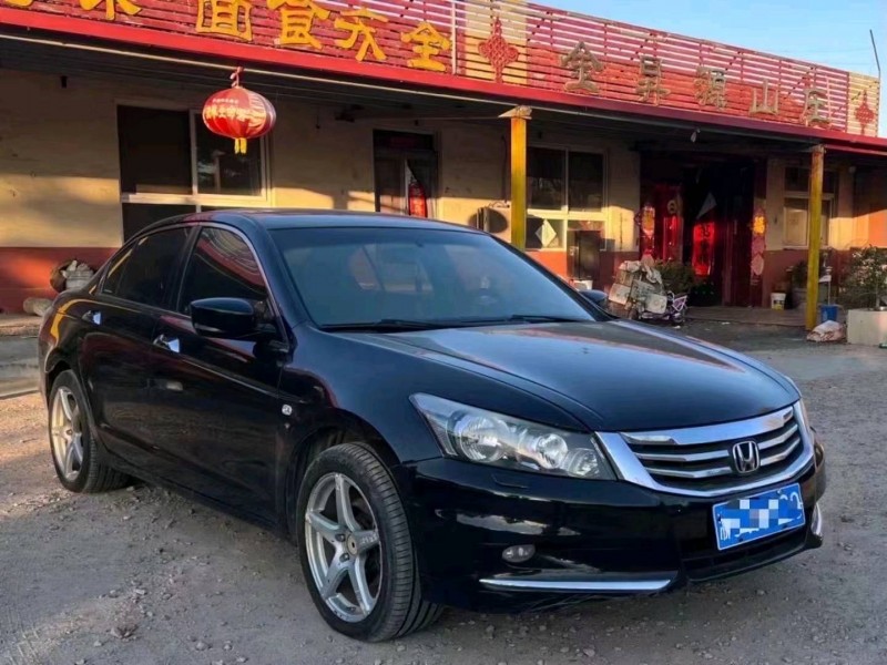 青岛13年本田雅阁2