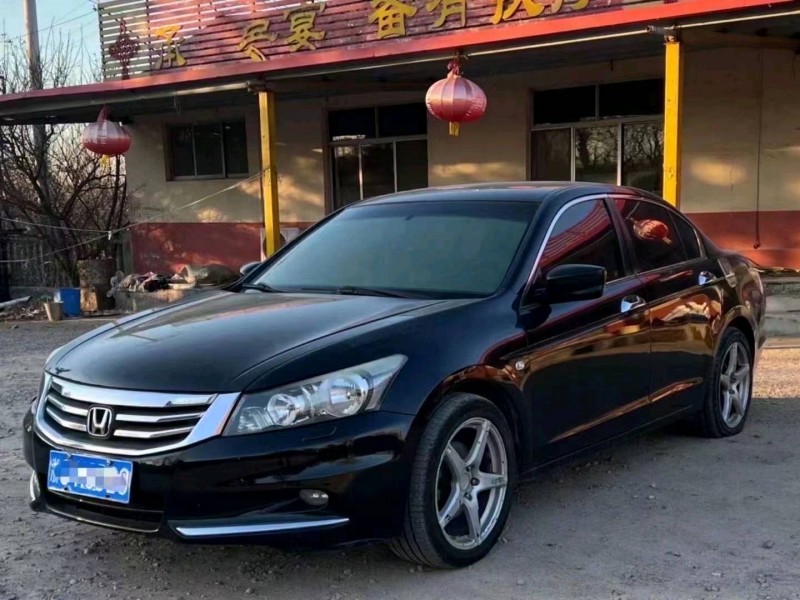 青岛13年本田雅阁3