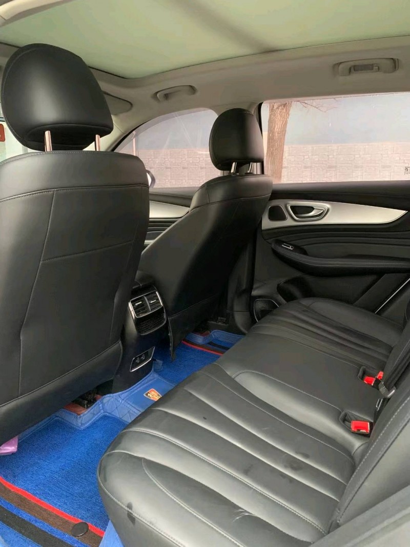 保定20年荣威RX57