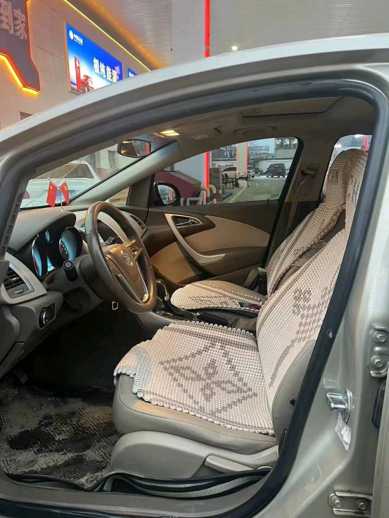 保定11年别克英朗GT4