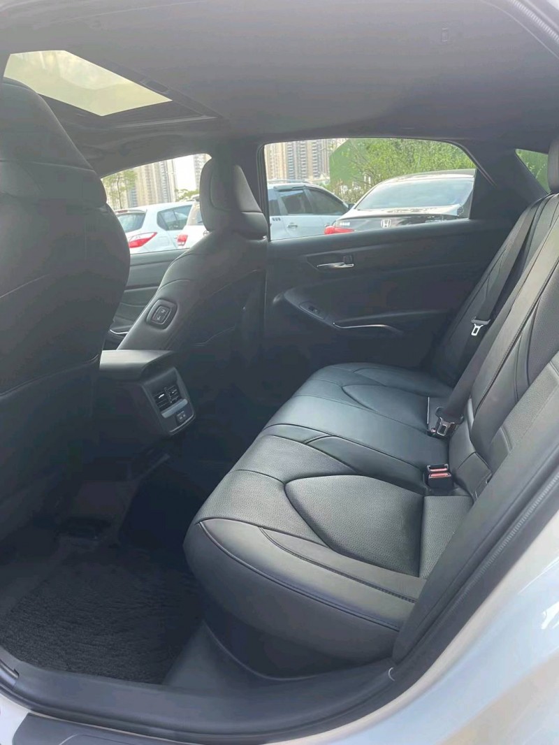 佛山22年丰田亚洲龙8