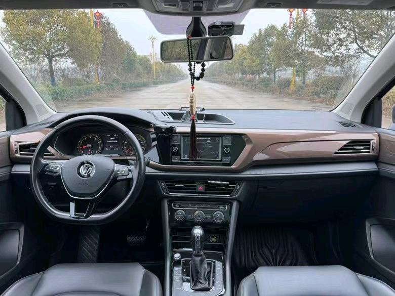 佛山19年大众途岳8