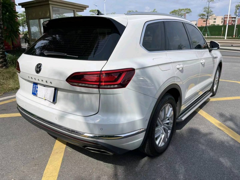 佛山19年大众途锐5