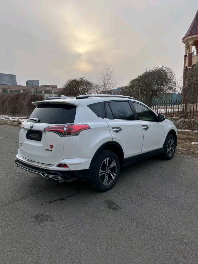 沈阳17年丰田RAV44