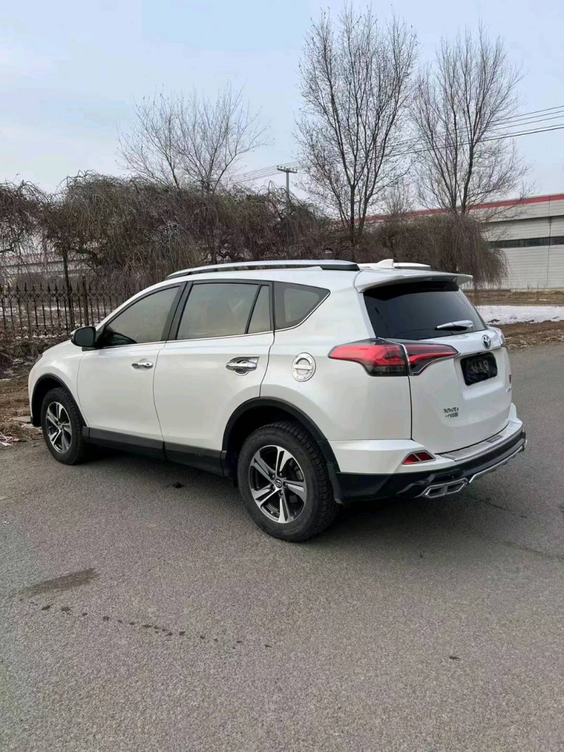 沈阳17年丰田RAV47