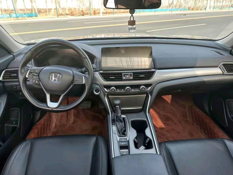 邯郸23年本田雅阁8