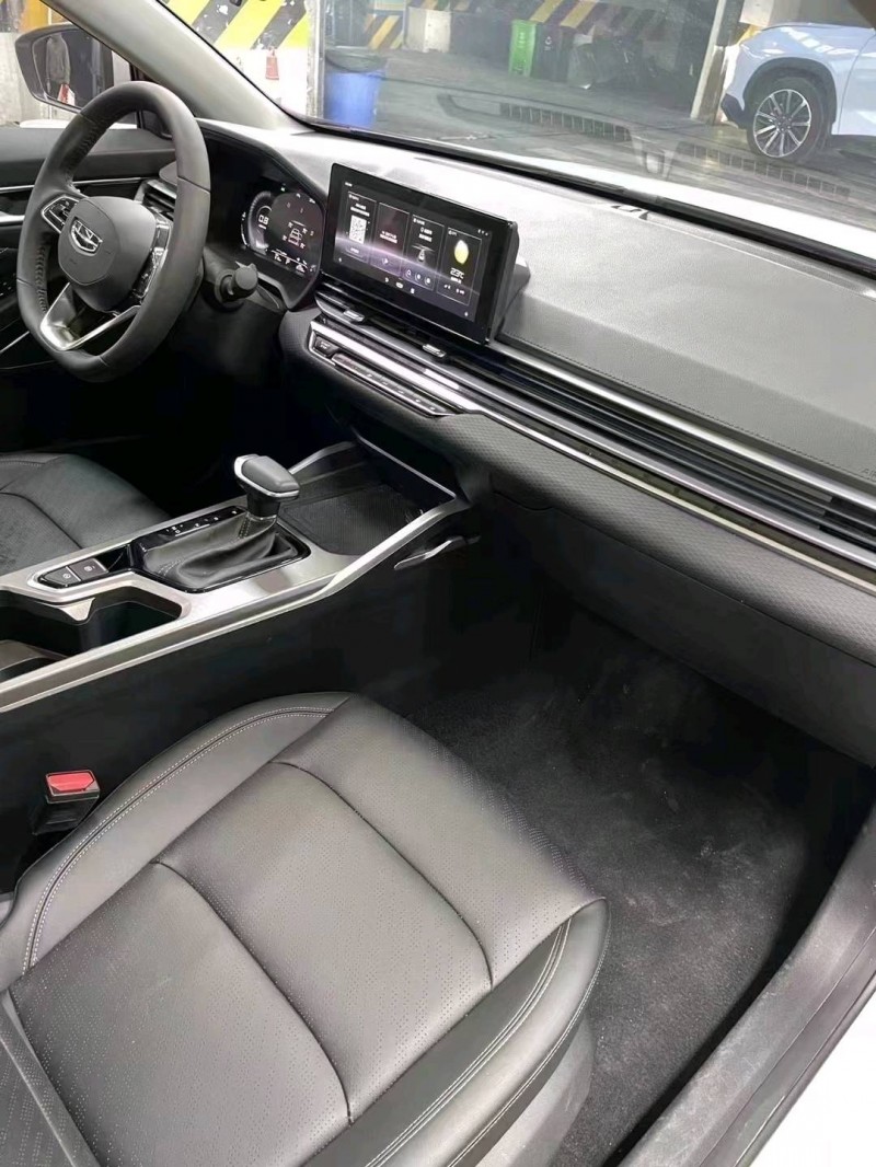 成都22年吉利帝豪6