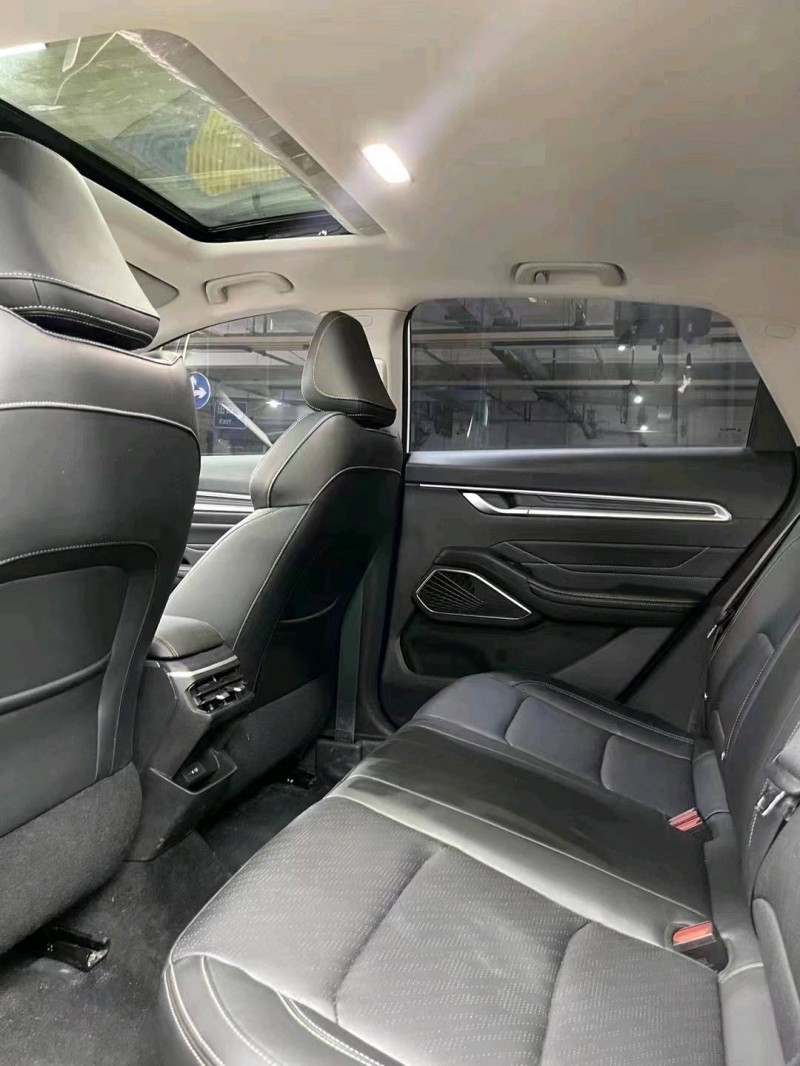 成都22年吉利帝豪7