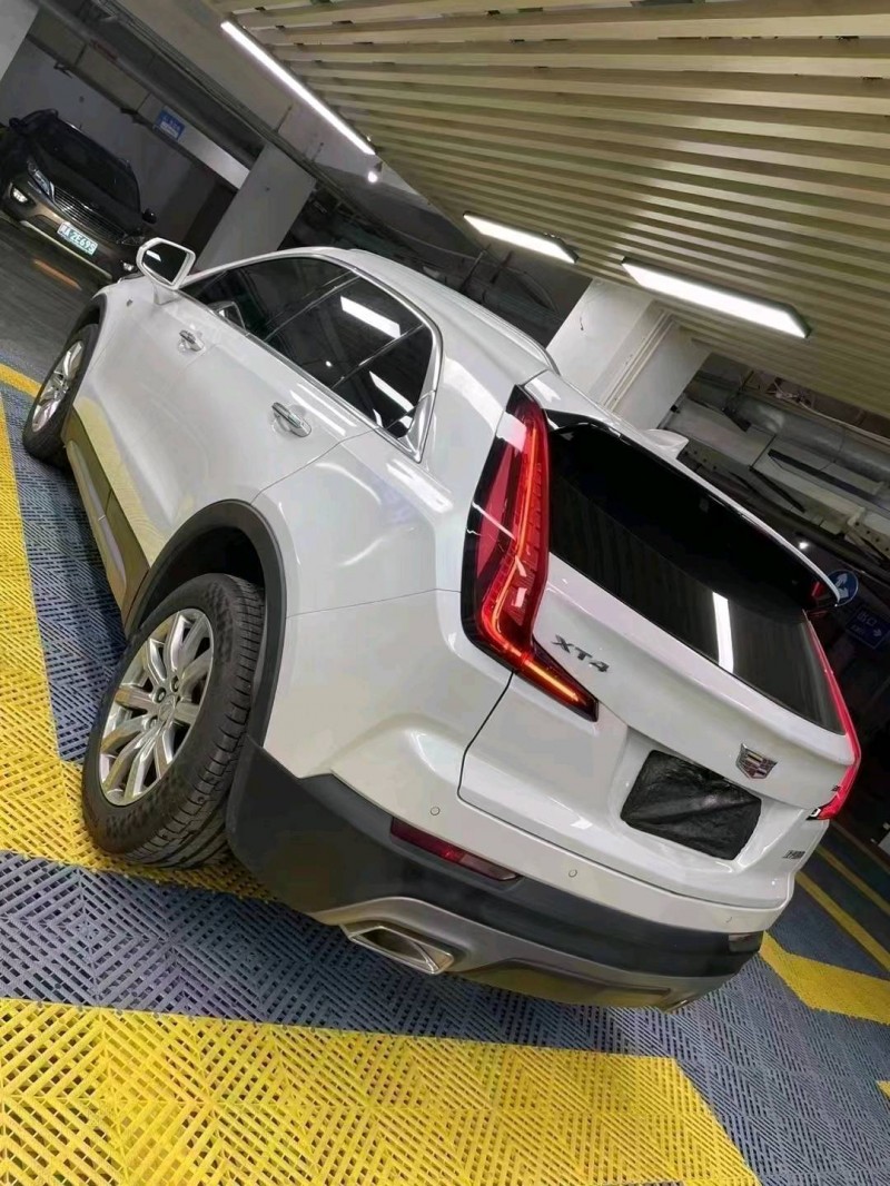成都21年凯迪拉克XT48