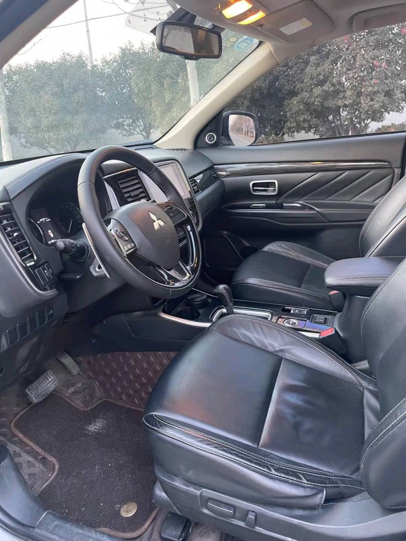 徐州19年三菱欧蓝德4
