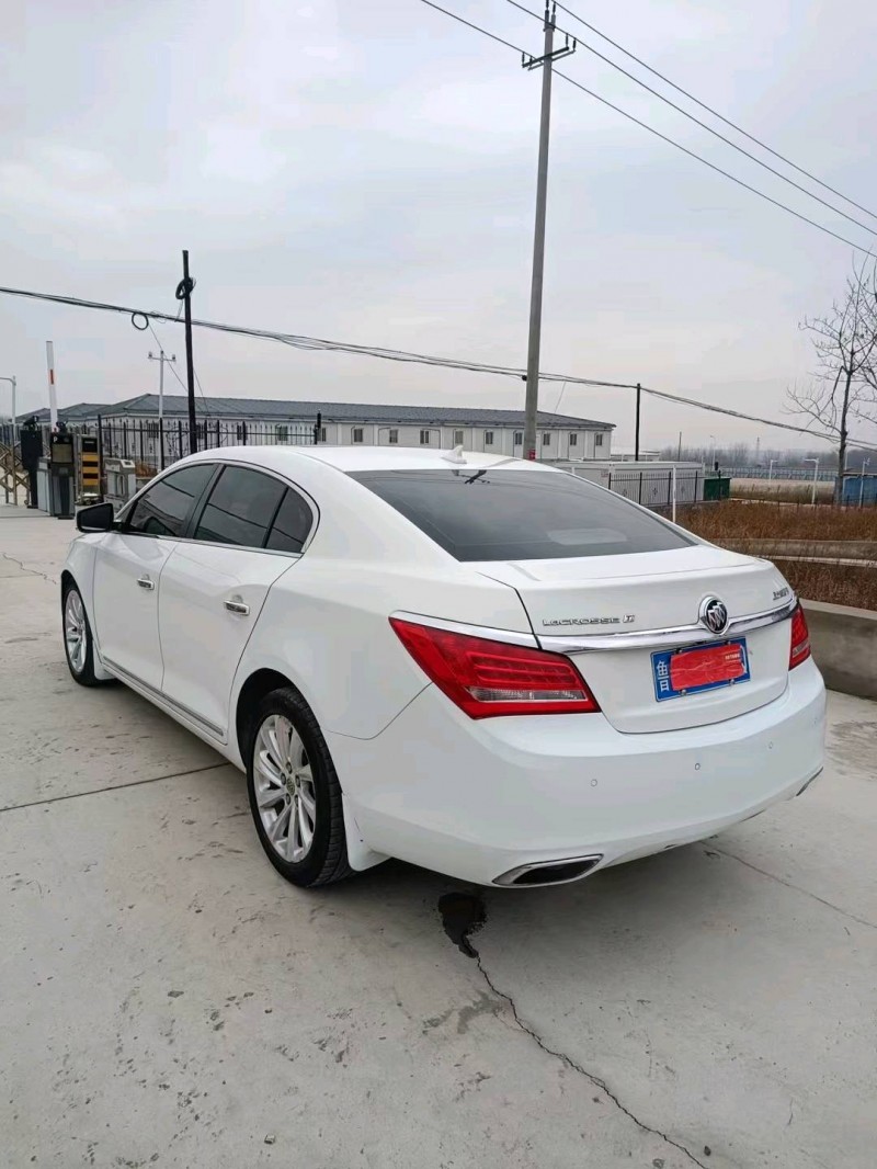 青岛14年别克君越8