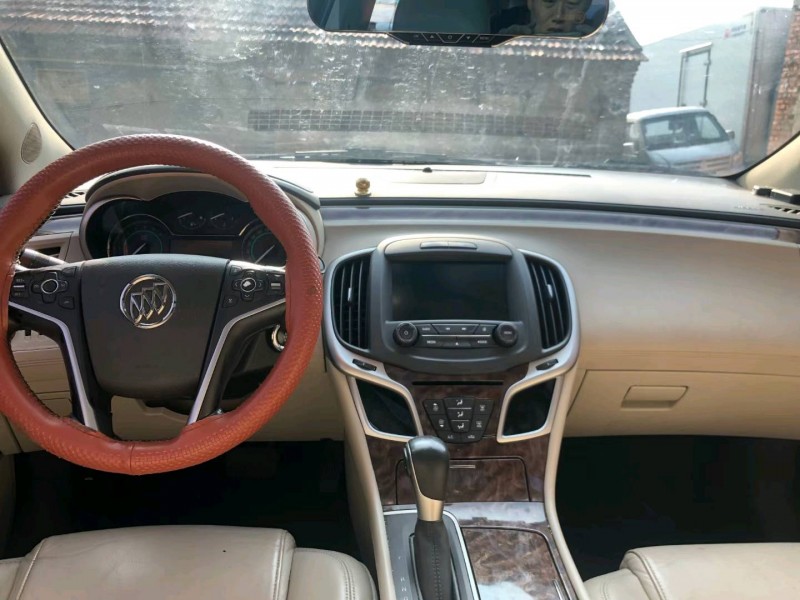 青岛15年别克君越3