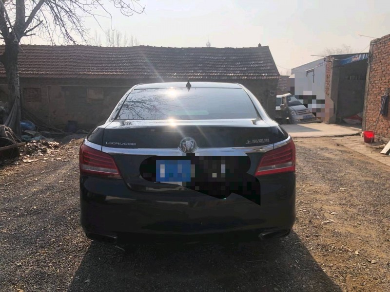 青岛15年别克君越8